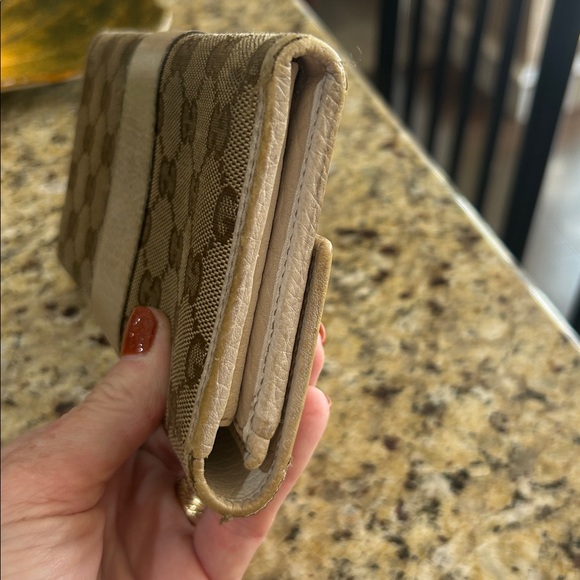 157 Authentic Gucci GG Continental Wallet - Picture 4 of 9